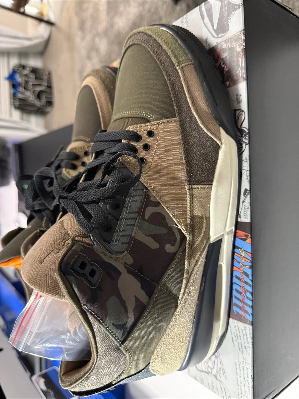 Air Jordan 3 Retro SE Low-Top Sneakers in Olive, Brown & Black with Camo Panels